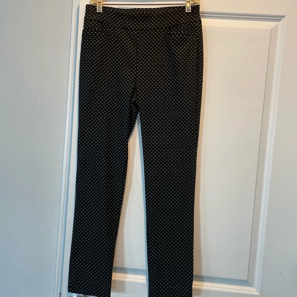 Chico’s Graphic Patterned Pants BlackWhite Size 4R Straight Leg Slimming Preppy - Picture 3 of 14
